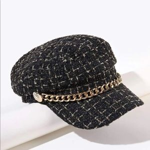 NWOT Tweed cap with gold chain